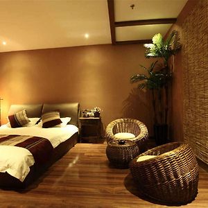 Deluxe Double Room Waterbed